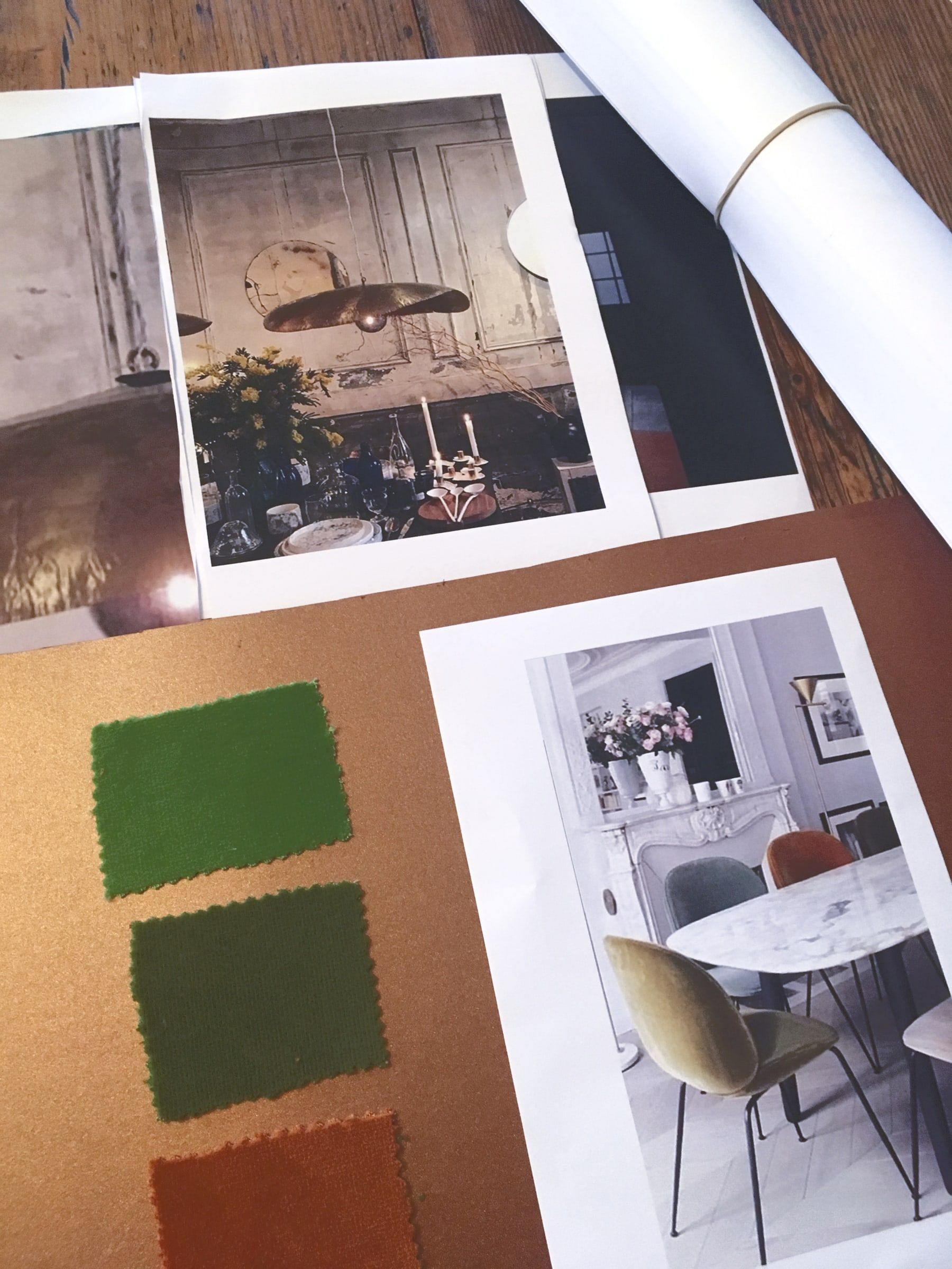Panel de materiales con muestras de tela verde y fotos de proyectos de interiorismo
